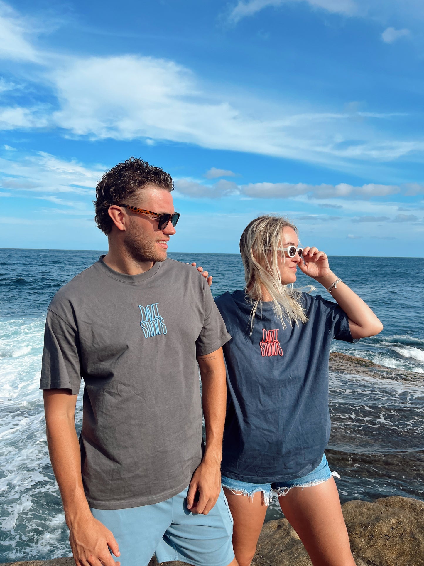 REEF PRINTED TEE SLATE